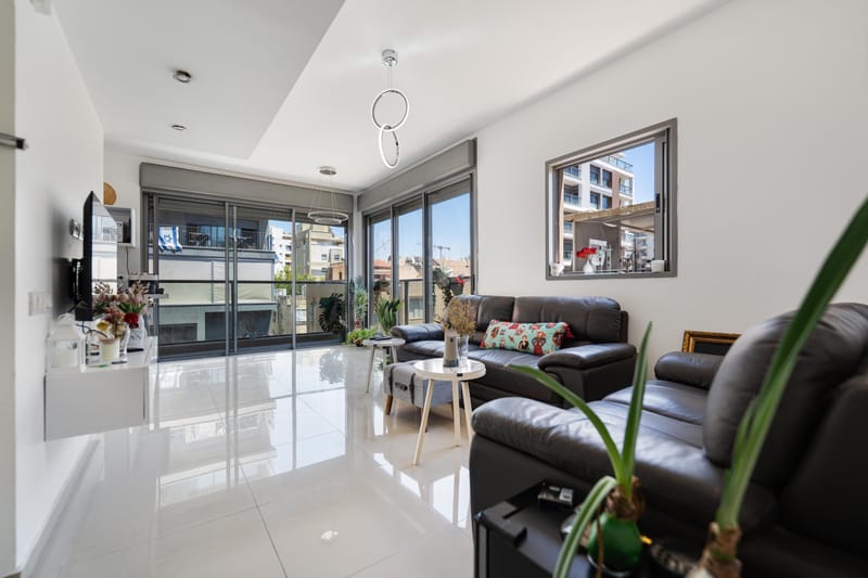 למכירה - 3.5 חדרים - רח' הסנה, שכ' יד לבנים, ר"ג