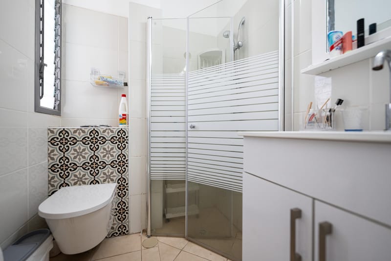 למכירה - 3.5 חדרים - רח' הסנה, שכ' יד לבנים, ר"ג