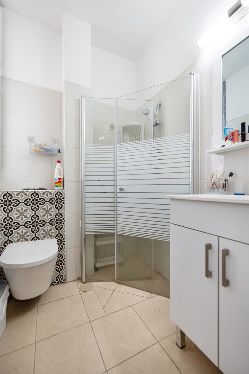 למכירה - 3.5 חדרים - רח' הסנה, שכ' יד לבנים, ר"ג