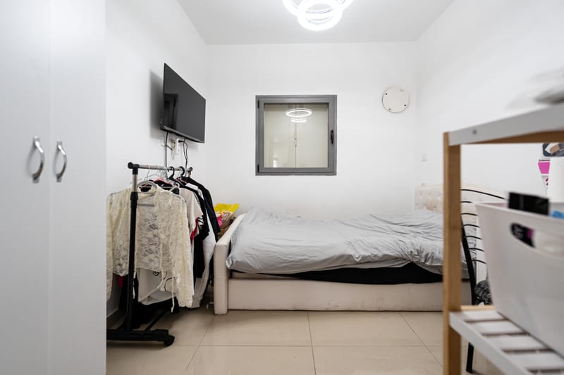 למכירה - 3.5 חדרים - רח' הסנה, שכ' יד לבנים, ר"ג