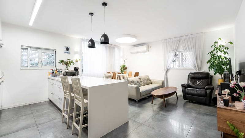 דירת 4 חדרים עם מעלית וחנייה במחיר מטורף!