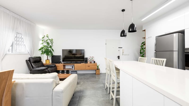 דירת 4 חדרים עם מעלית וחנייה במחיר מטורף!