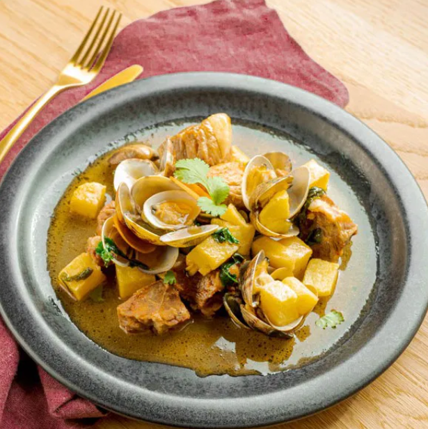 CARNE DE PORCO À ALENTEJANA