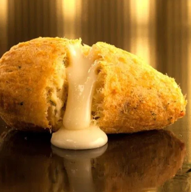 PASTEL DE BACALHAU COM QUEIJO
