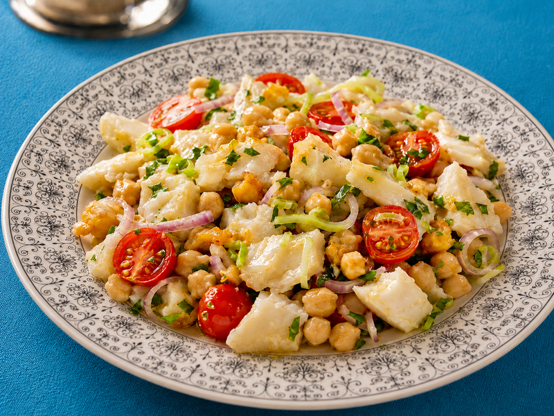 Salada de Bacalhau com Grão de bico