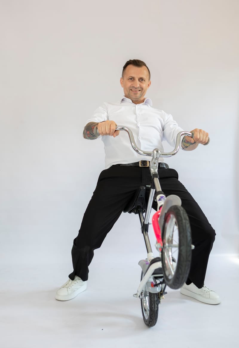 Wyścigi na małych rowerkach!