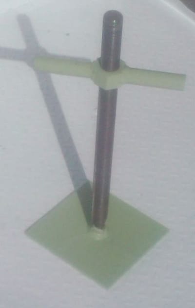 Tornillo nivelador