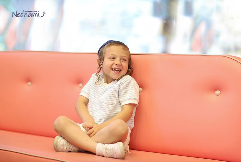 אמא משקיעה מחפשת את המקום המושלם לסט של הילדים שלה, ולא, לא תמיד זה חייב להיות סטודיו או חוץ.  הכי מיוחד זה לחפש מקום מעניין שאת אוהבת ולשלב תמונות גם משם כדי שתקבלי אלבום מושלם! תודו שהילדים שלכם לא יתנגדו ללכת לג'ימבורי או לקבל גלידת קצפת:)