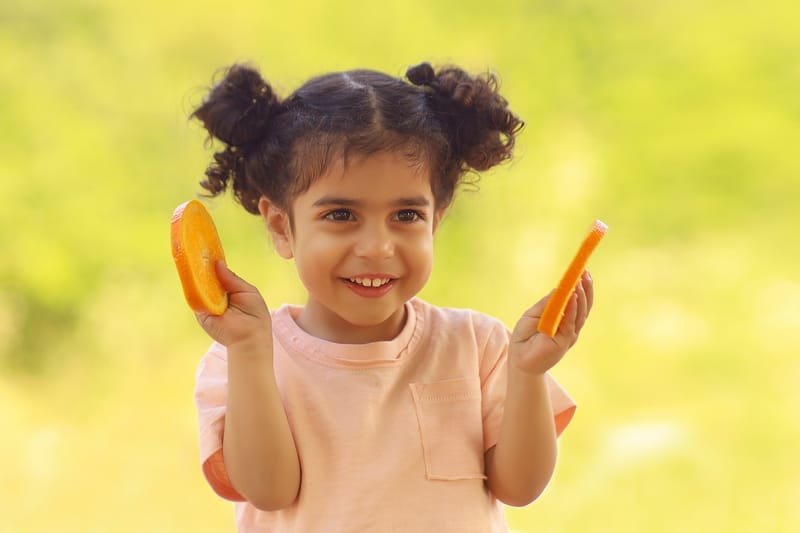 לצאת החוצה, לנוף, לשחק, להשתולל, לאכול, לחבק, לרוץ במרחבים.                         ילדים וטבע זה שמחה, זה חיות,                              זה מתיקות שאסור לפספס! 