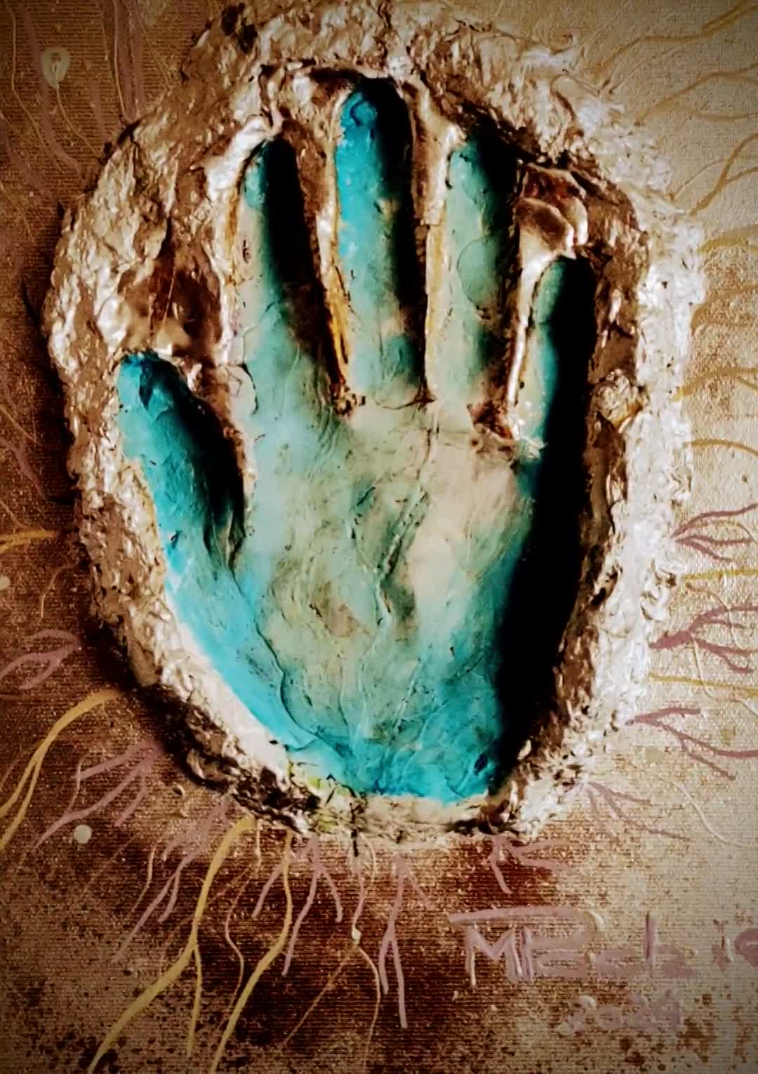 Scriere creativă cu ajutorul desenelor in nisip.