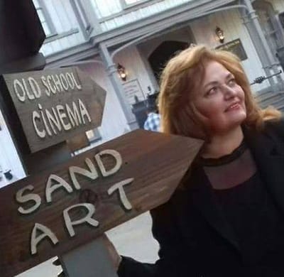 Artista care face o lume din praf de stele