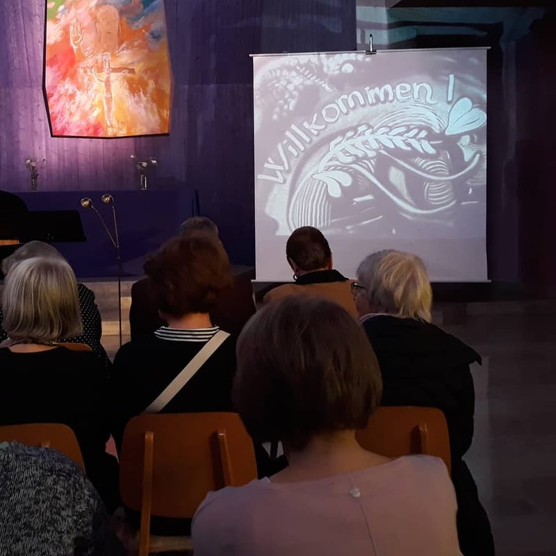 Ciocolata, nisipul și alte materiale. Metode neconvențională de scriere, caligrafie, desen