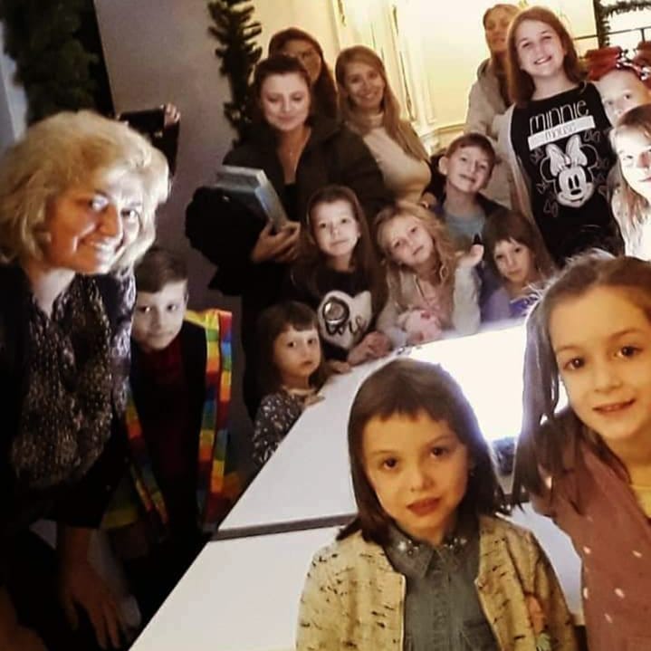 Ciocolata, nisipul și alte materiale. Metode neconvențională de scriere, caligrafie, desen