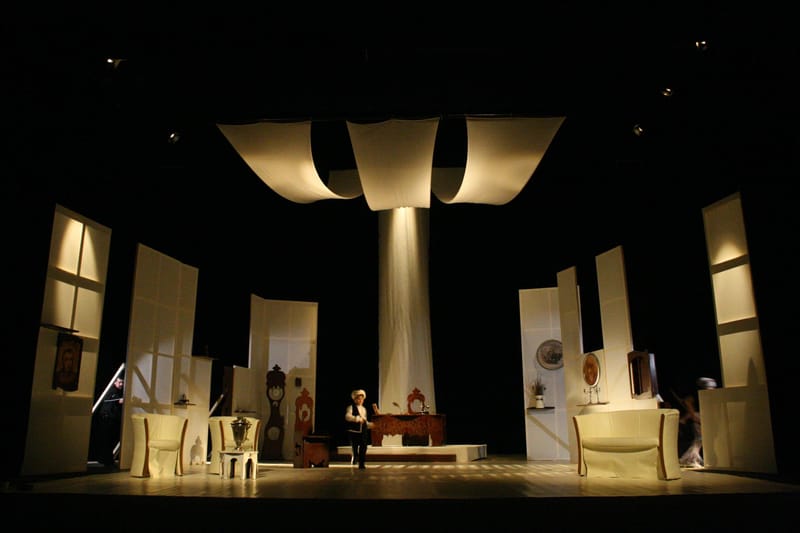 Decori, Costume, Ecleraj: