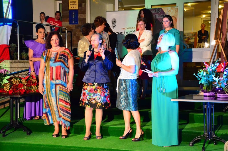 Decori, Costume, Ecleraj: