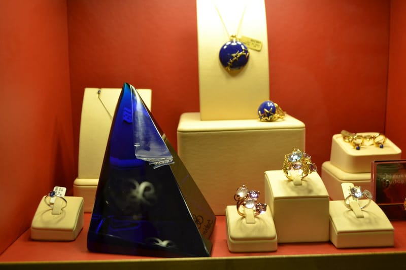 Expoziții lucrări opalin, flint, cuarț