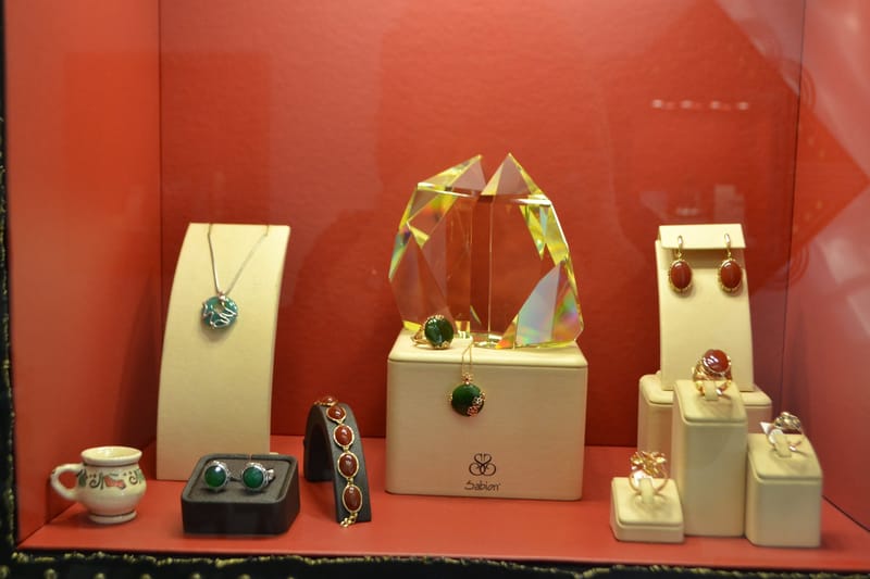 Expoziții lucrări opalin, flint, cuarț