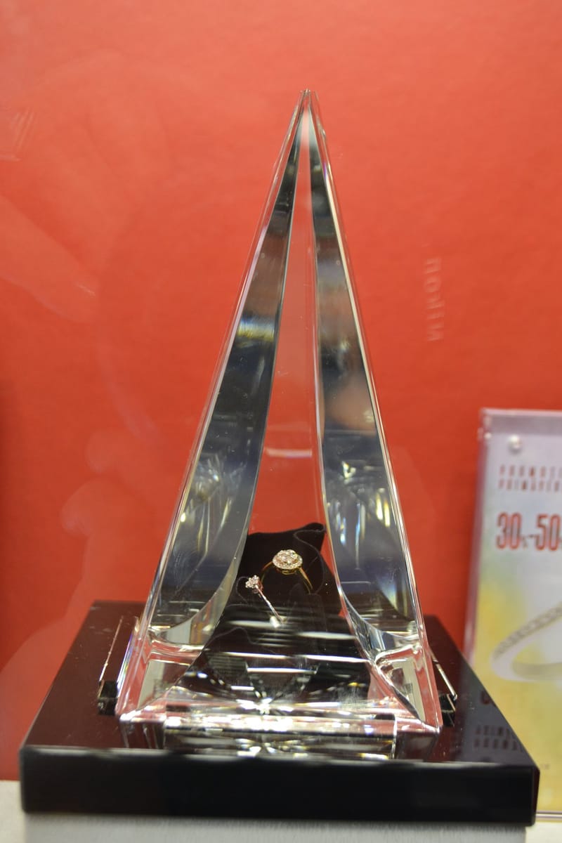 Expoziții lucrări opalin, flint, cuarț