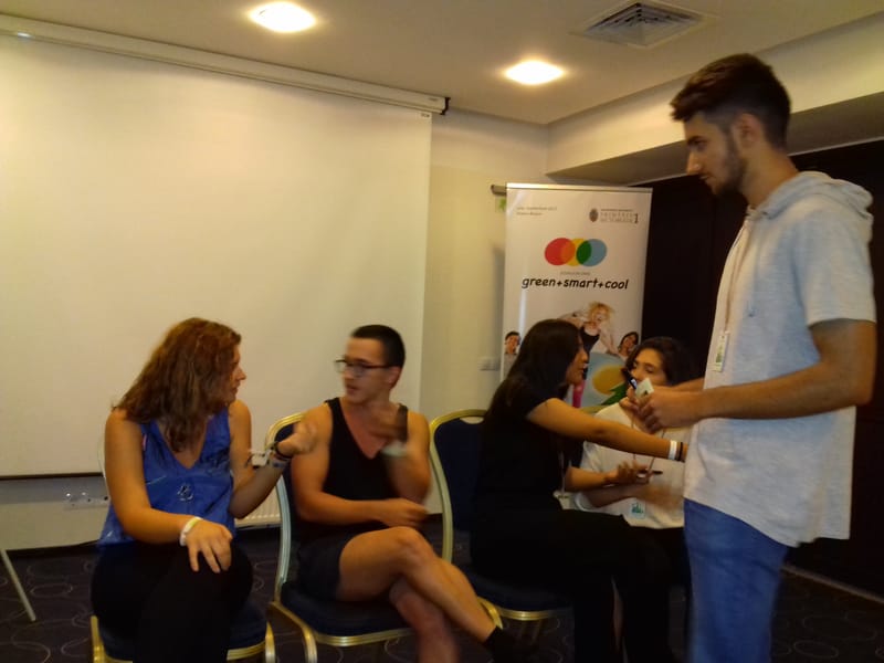 Tabără de Artă, Afaceri & Autocunoaștere -  Scriere creativă cu poveste schițată in nisip ca un storyboard