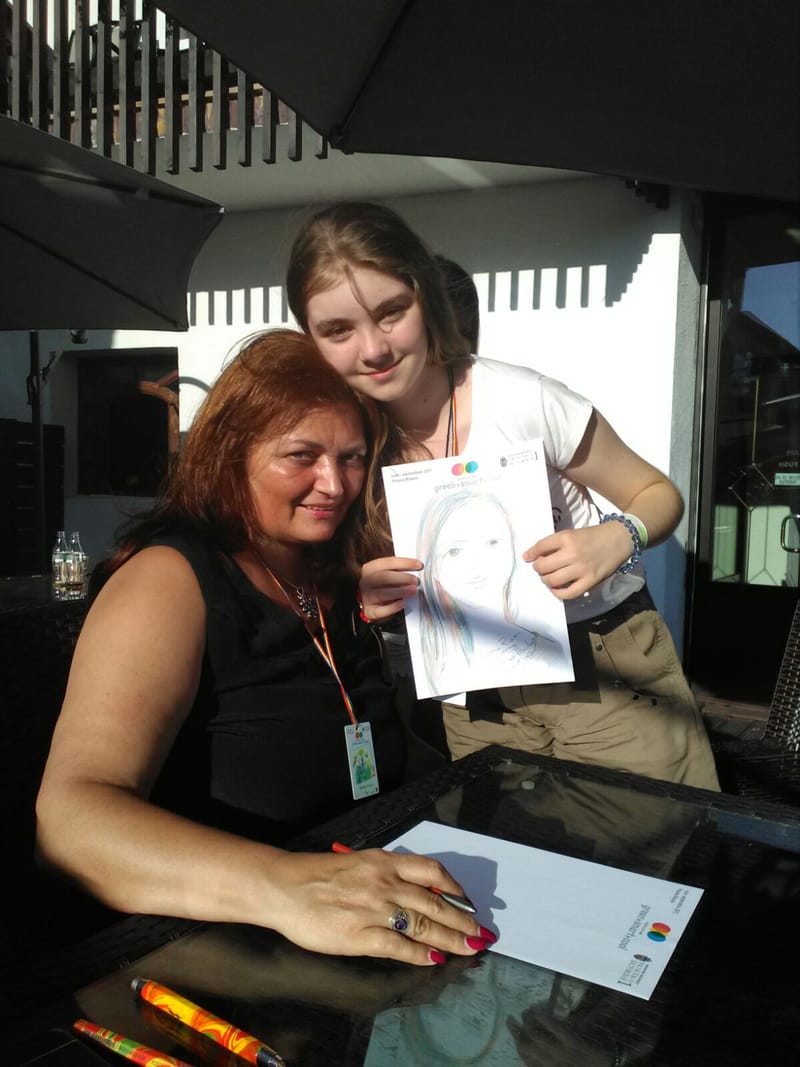 Scriere creativă cu ajutorul desenelor in nisip.