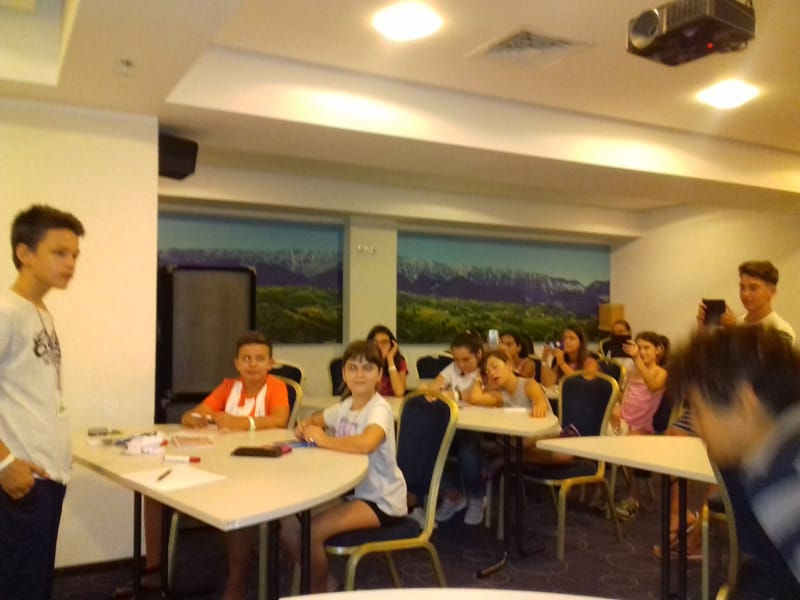 Cursuri Educație Financiară pe tabla de sand art