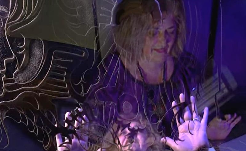 Descoperă Magia Artei cu NisipPrima școală de Sand Art din România - Transformă nisipul în povești vizuale