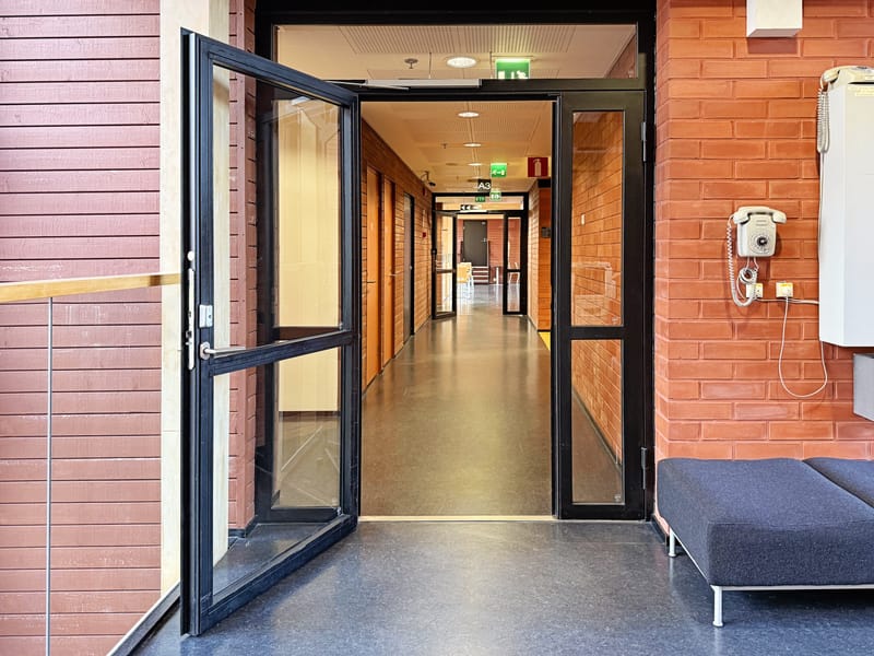 توريد وتركيب أبواب زجاجية مقاومة للحريق (EI 60-120)