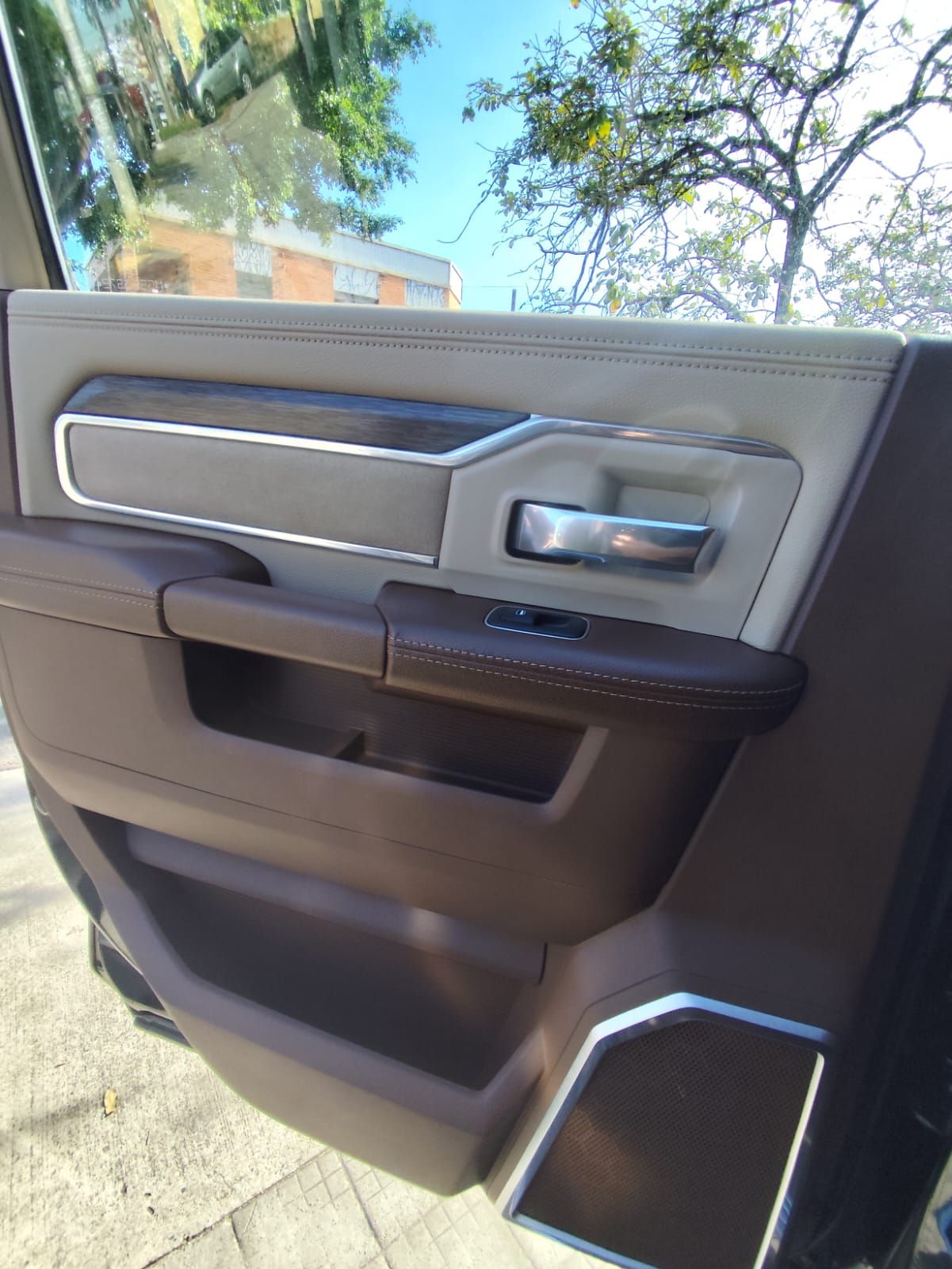 DOGDE RAM LARAMIE 2500 2021