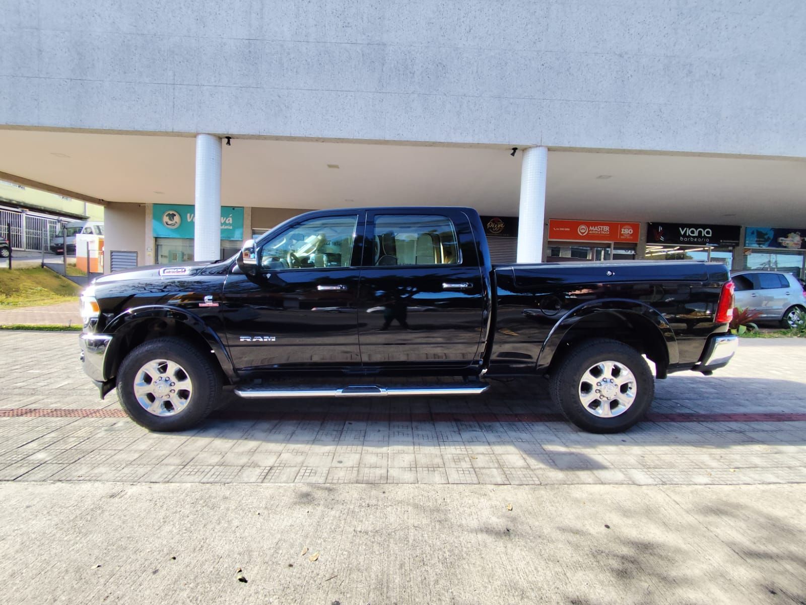 DOGDE RAM LARAMIE 2500 2021