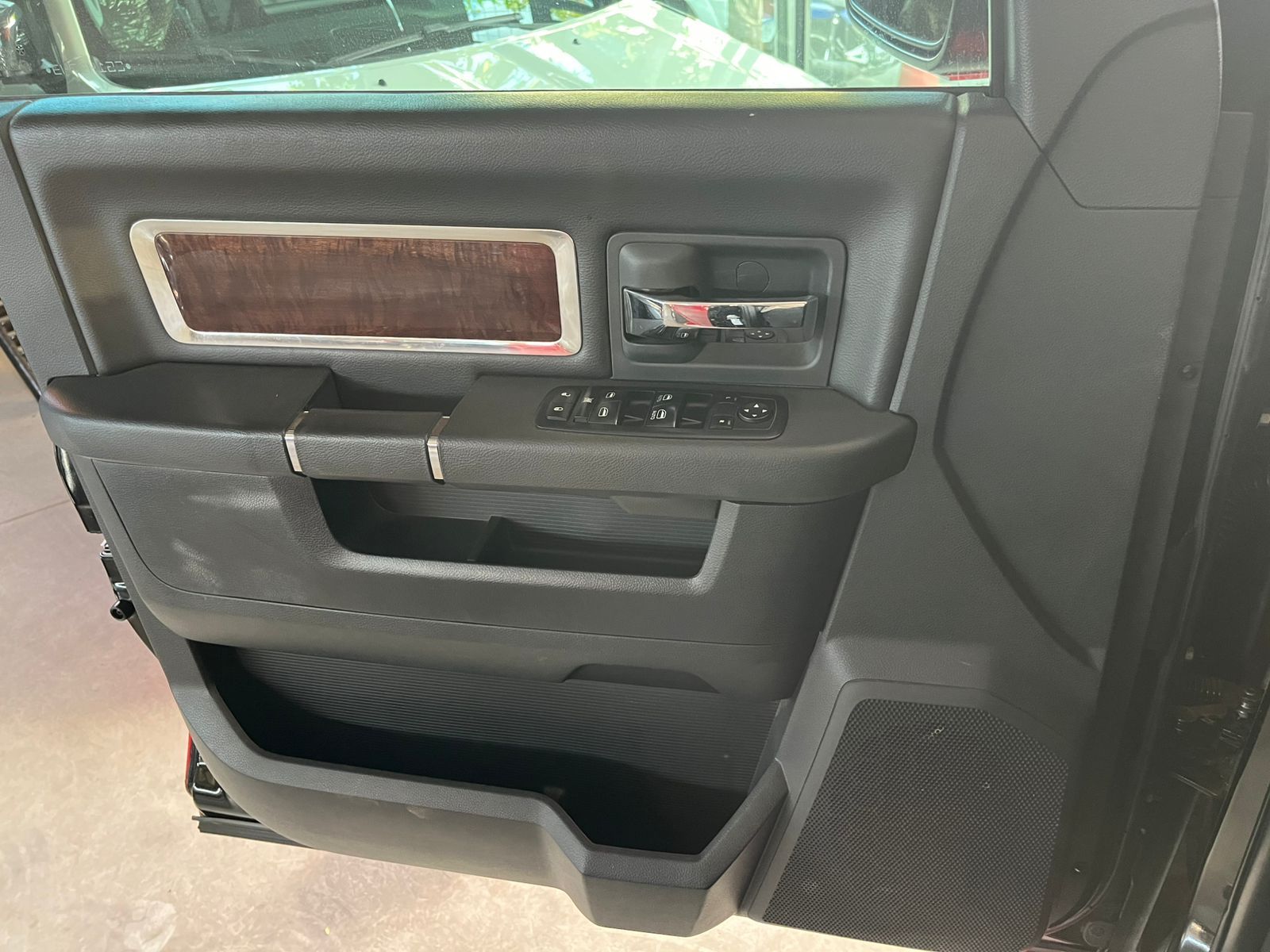 DOGDE RAM 2012 LARAMIE