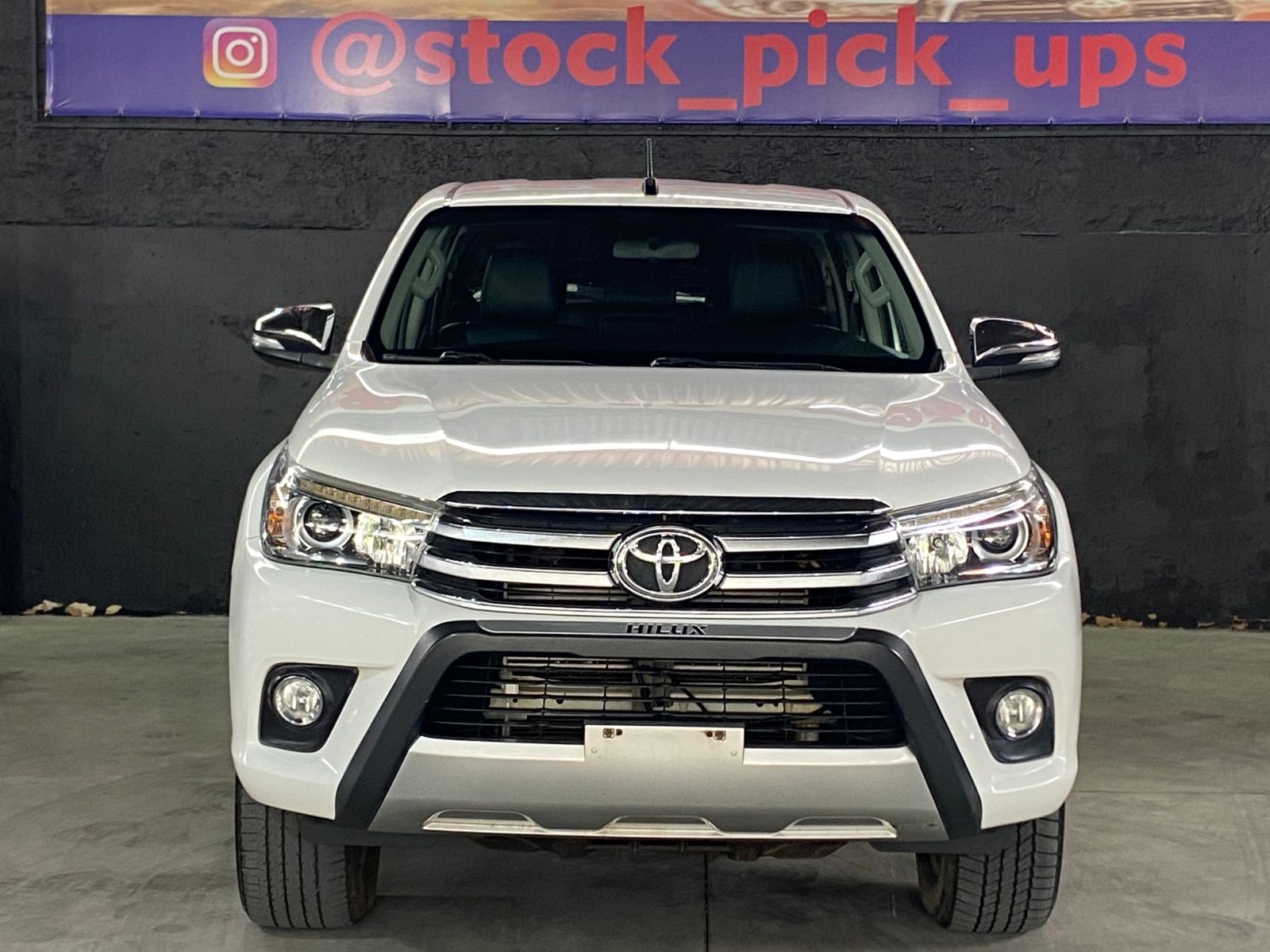 TOYOTA HILLUX SRX 2017 EXTREMAMENTE NOVA 