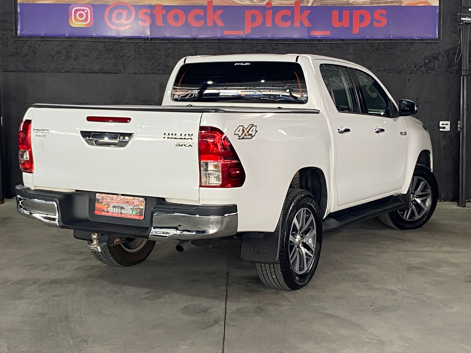 TOYOTA HILLUX SRX 2017 EXTREMAMENTE NOVA 