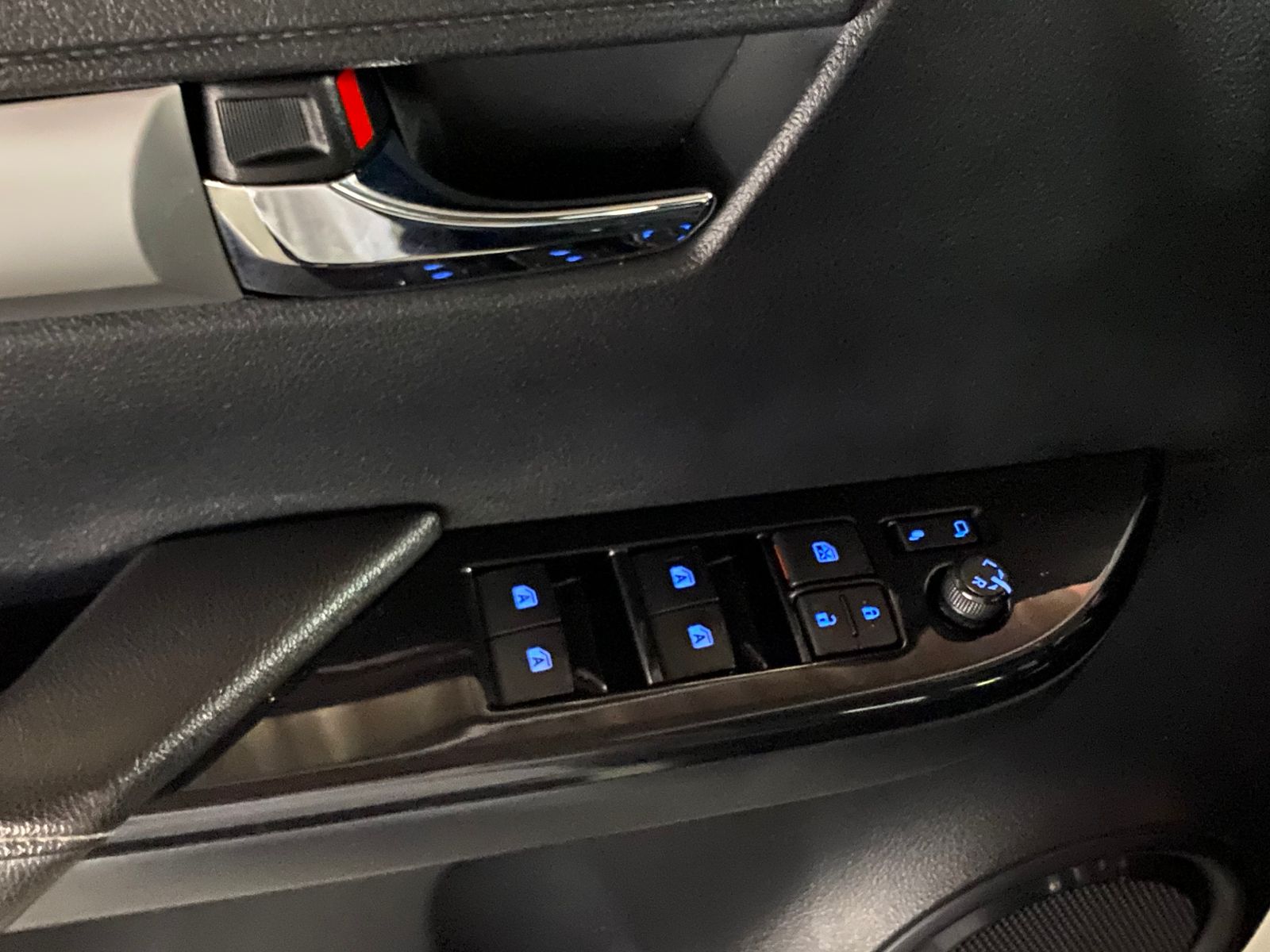 TOYOTA HILLUX SRX 2017 EXTREMAMENTE NOVA 