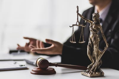 הפרת חוזה – מה זה אומר, ומה אפשר לעשות כשצד אחד לא עומד בהסכם?