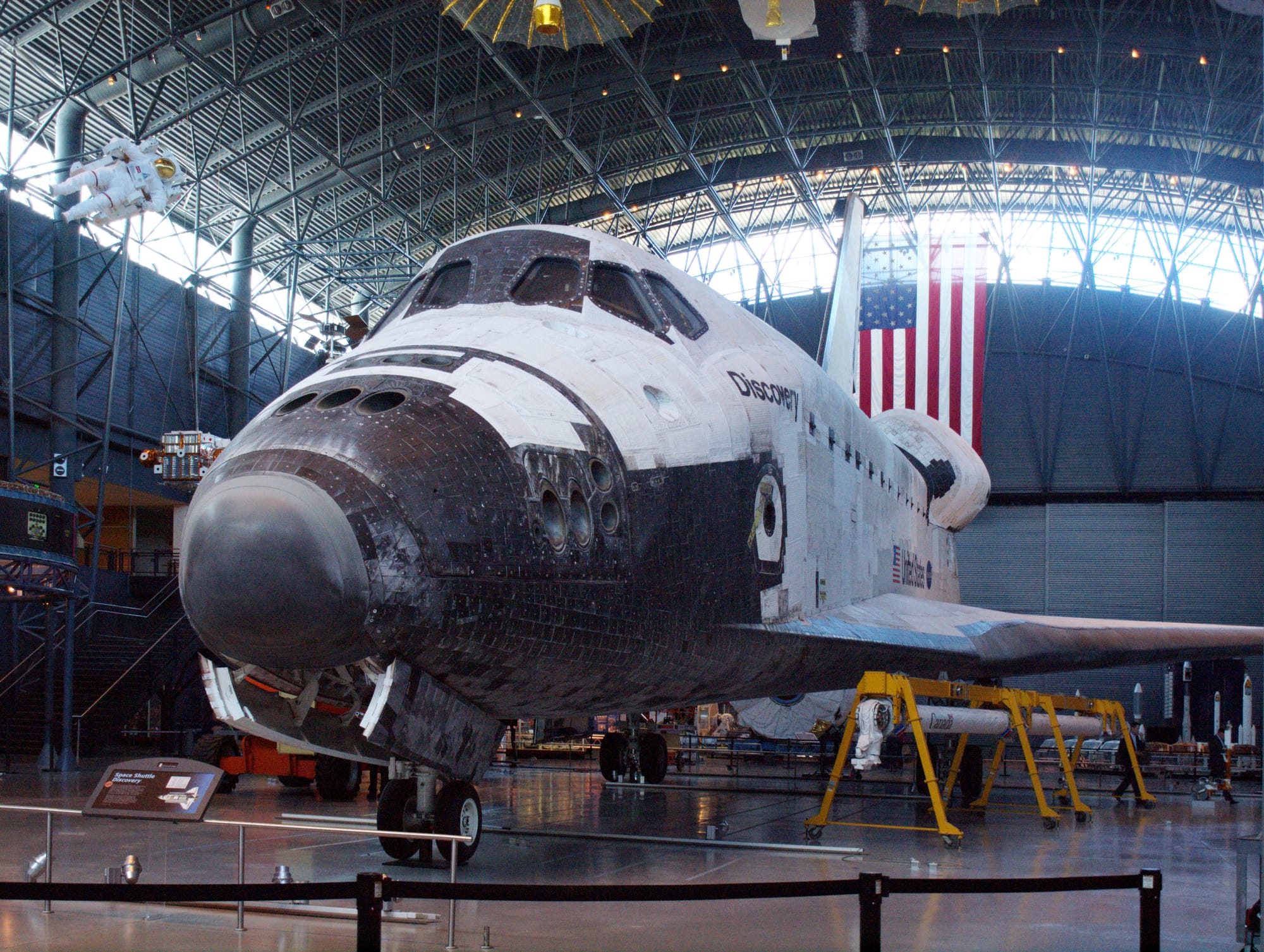 Space Shuttle Discovery, Hadvar-Hazy Center, Chantilly, VA
