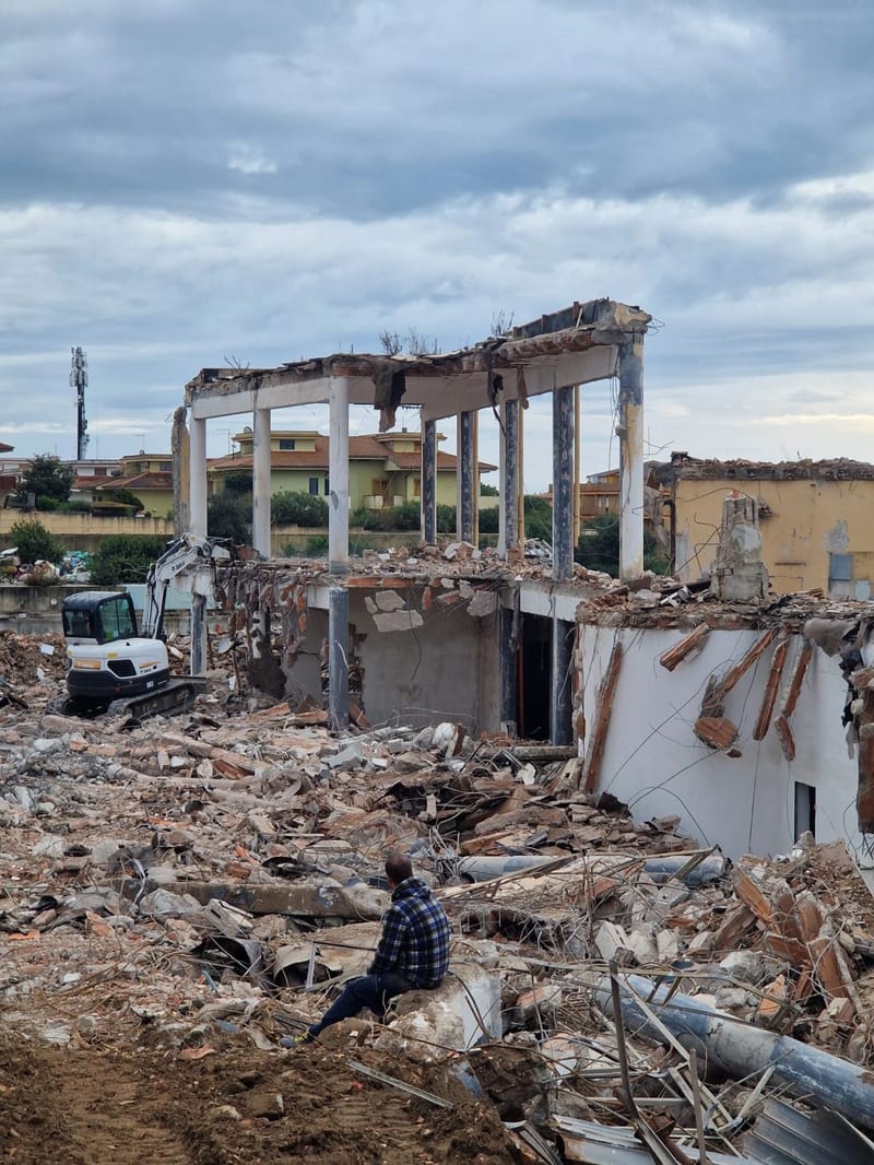 Alcuni Lavori stradali e demolizioni effettuate