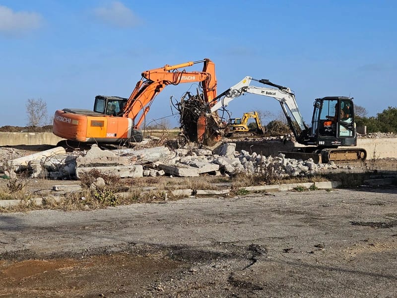 Alcuni Lavori stradali e demolizioni effettuate