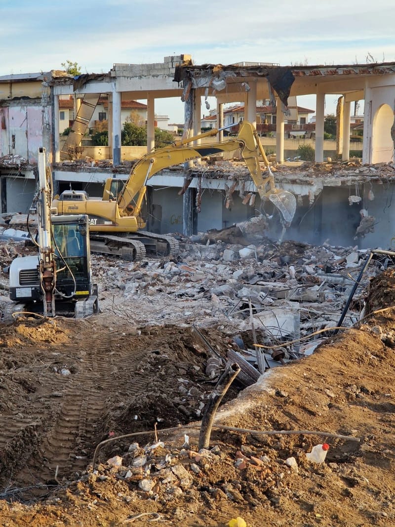 Alcuni Lavori stradali e demolizioni effettuate