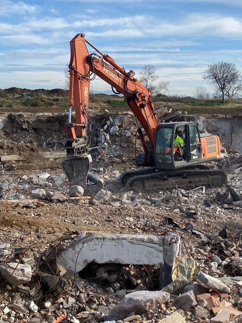 Alcuni Lavori stradali e demolizioni effettuate