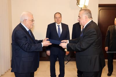 السفير عمر البرزنجي يسلّم أوراق اعتماده سفيراً غير مقيم ومفوضاً فوق العادة لدى دولة فلسطين