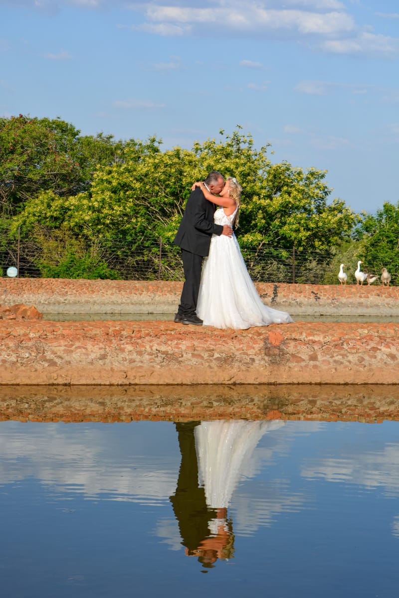 Lara and Des wedding