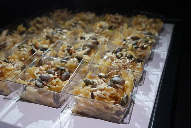 מגש כוסות סלט כרוב תאילנדי - 20 כוסות אישיות - 192₪