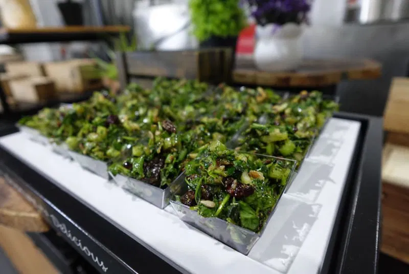 מגש כוסות סלט עשבי תיבול - 20 כוסות אישיות - 198₪