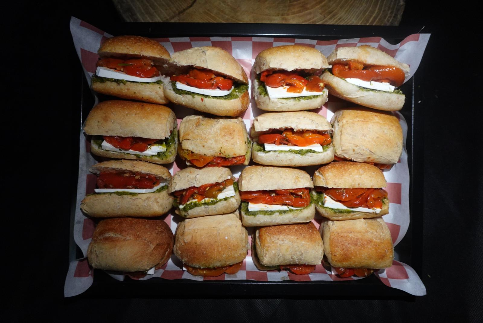 מגש מיני ג'בטות במגוון מילויים - 16 י'ח - 198₪