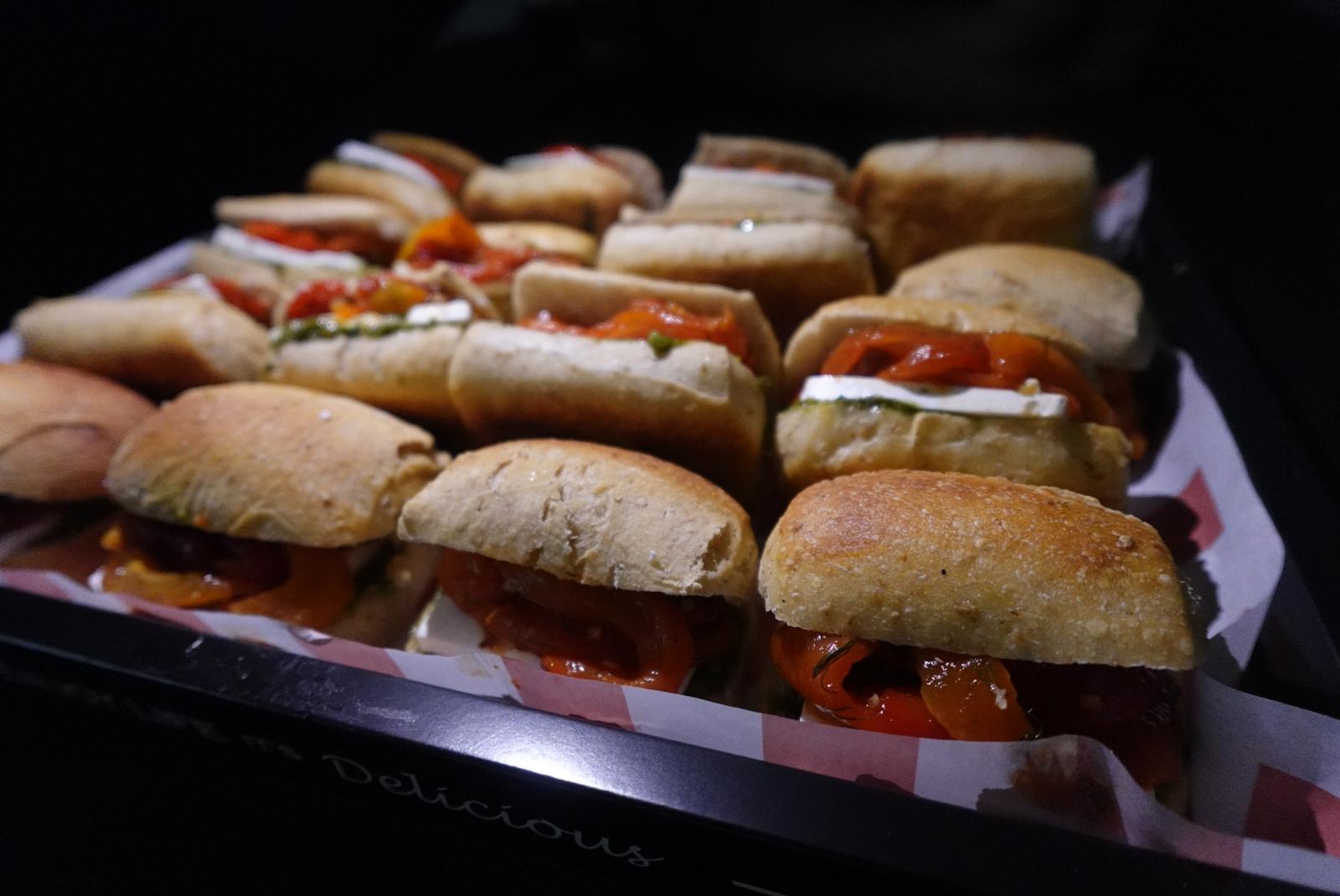 מגש מיני ג'בטות במגוון מילויים - 16 י'ח - 198₪