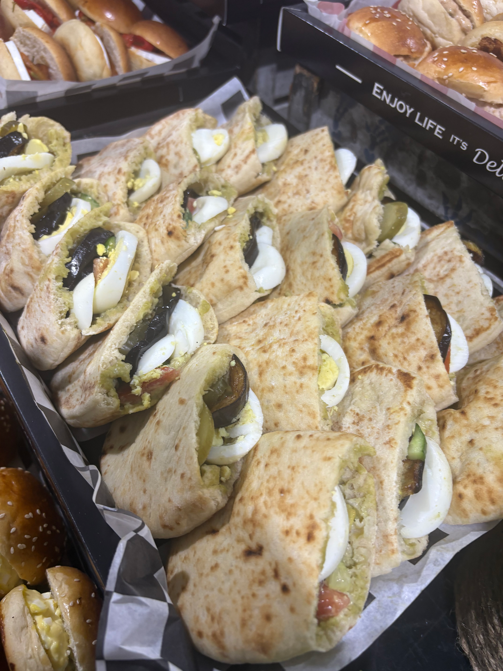 מגש מיני פיתות סביח - 15 י'ח - 174₪