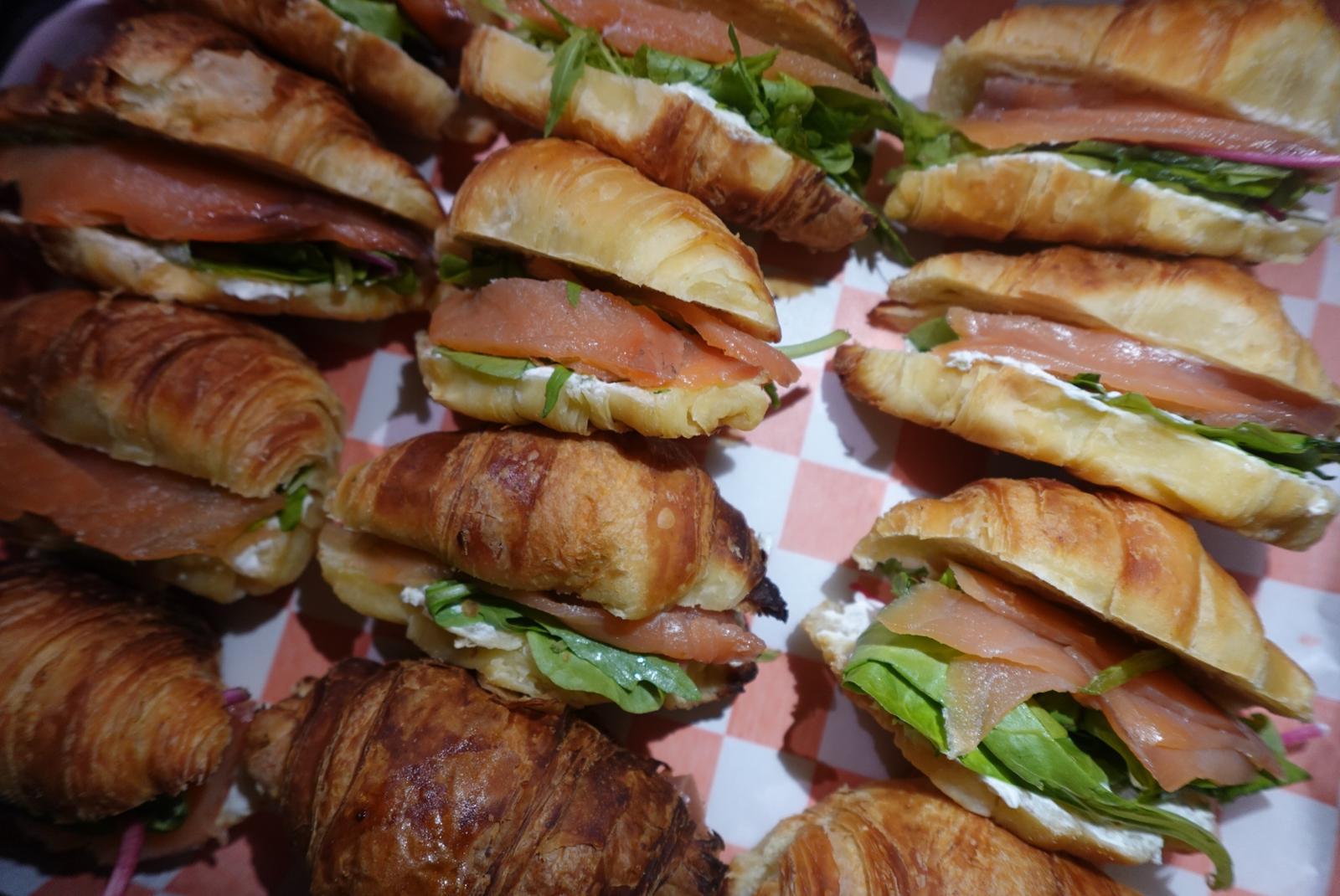 קרואסון סלמון מעושן - 12 י'ח - 198₪