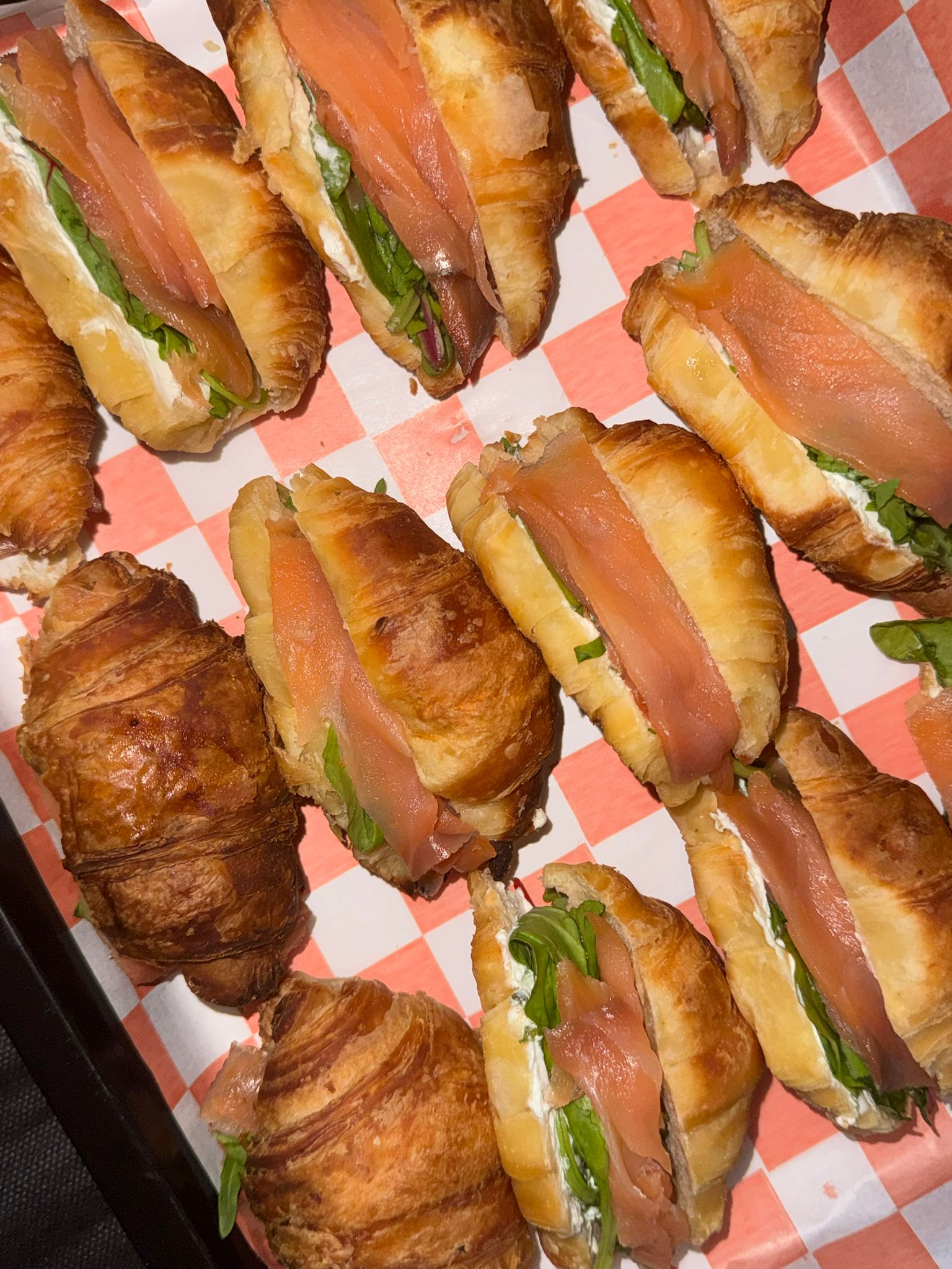 קרואסון סלמון מעושן - 12 י'ח - 198₪