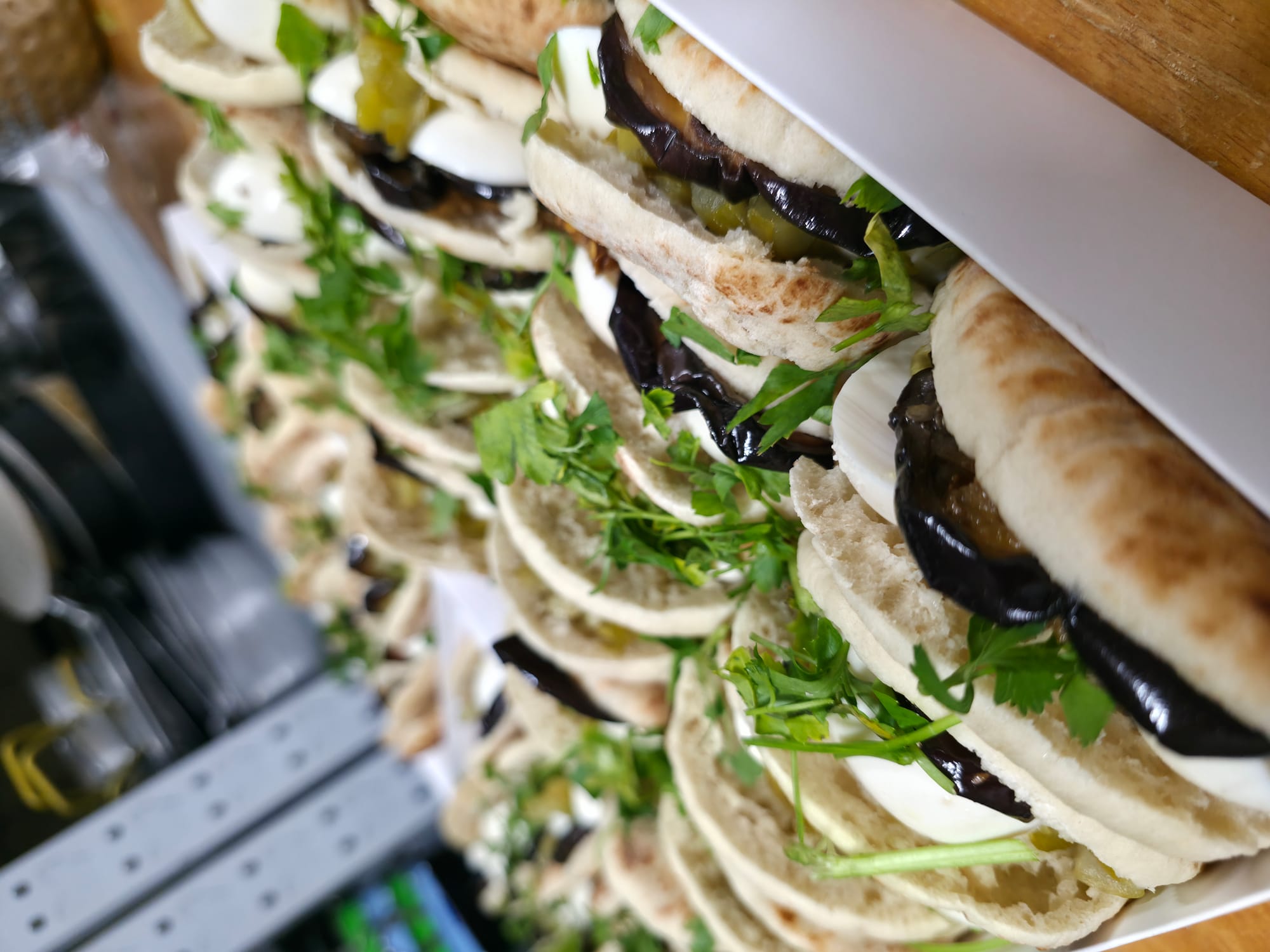 מגש מיני פיתות סביח - 20 י'ח - 174₪