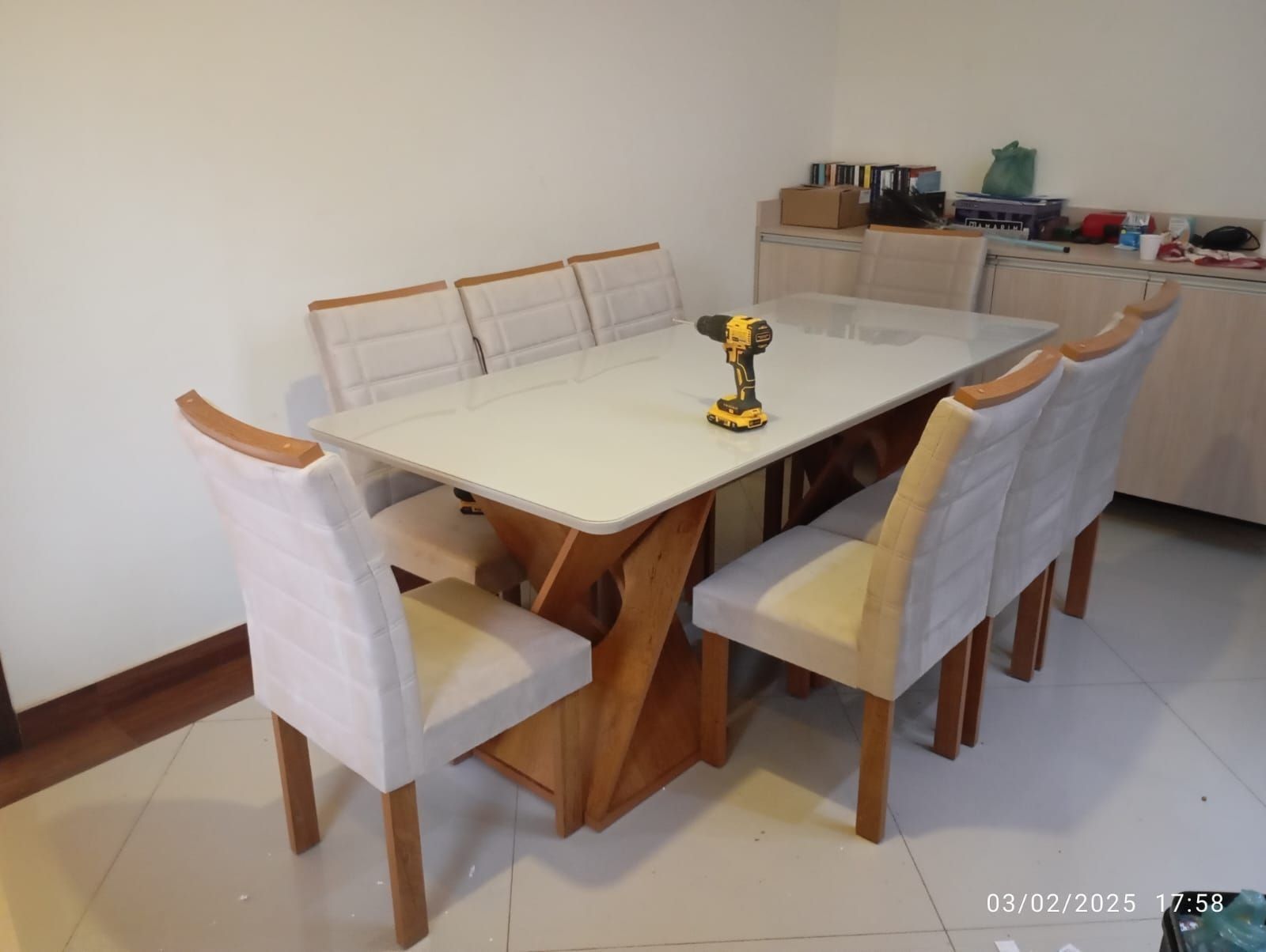 montagem de mesa com 8 cadeiras- INTERLAGOS SP